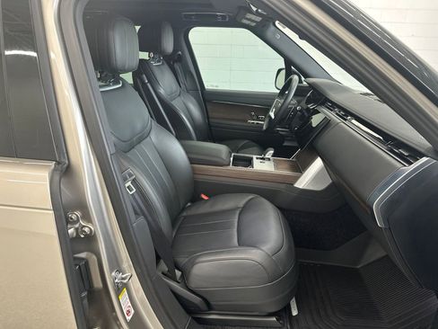 Used 2025 Land Rover Range Rover SE AWD/4WD image 13