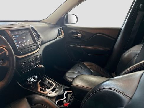 Used 2016 Jeep Cherokee Limited image 25