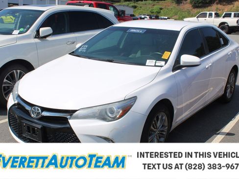 Used 2015 Toyota Camry SE FWD image 1