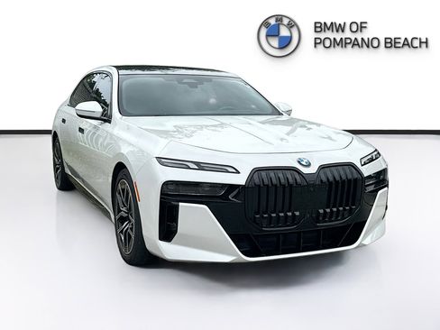 Used 2023 BMW 740i w/ Parking Assistance Package RWD image 1