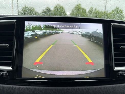 Used 2023 Chrysler Pacifica Touring-L FWD image 29