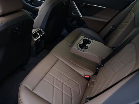 New 2026 BMW i5 eDrive40 image 10