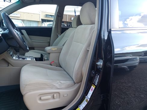 Used 2011 Toyota Highlander 4WD w/ Tech Pkg image 10