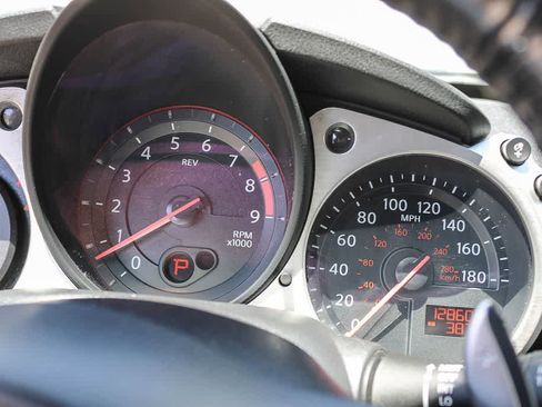 Used 2014 Nissan 370Z Touring RWD image 20