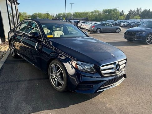 Used 2018 Mercedes-Benz E 300 4MATIC image 4