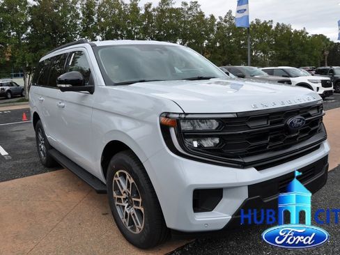 New 2026 Ford Expedition Active image 7