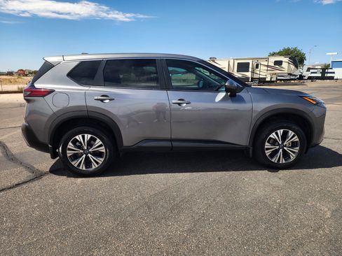 Used 2022 Nissan Rogue SV image 4