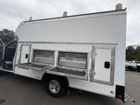 Used 2022 Chevrolet Express 3500 w/ Power Convenience Package RWD image 10