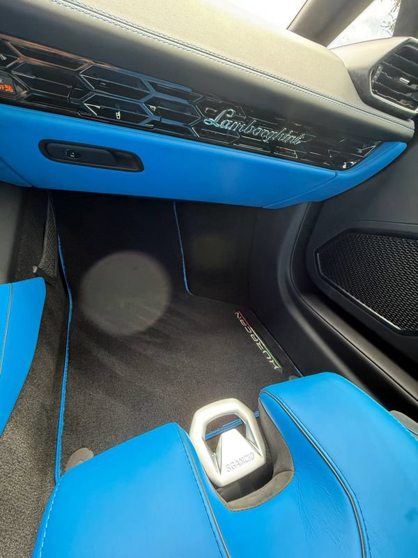 Used 2021 Lamborghini Huracan EVO RWD image 12