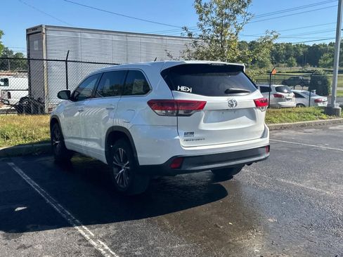Used 2018 Toyota Highlander LE FWD image 6