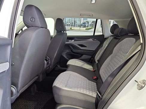 Certified 2025 Volkswagen Tiguan S FWD image 13