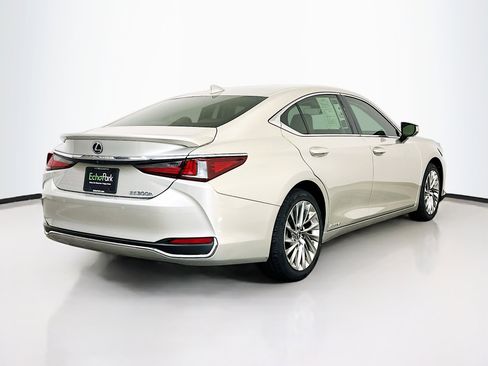 Used 2020 Lexus ES 300h w/ Accessory Package 2 FWD image 9