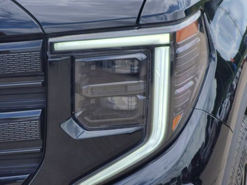 Used 2024 GMC Sierra 1500 Elevation AWD/4WD image 9