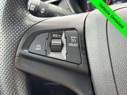 Used 2021 Chevrolet Trax LT AWD/4WD image 12