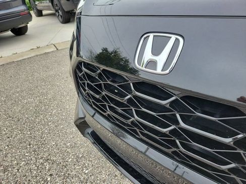 Used 2024 Honda HR-V EX-L image 8
