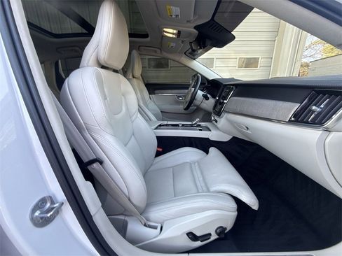 Used 2023 Volvo S90 B6 Ultimate image 27