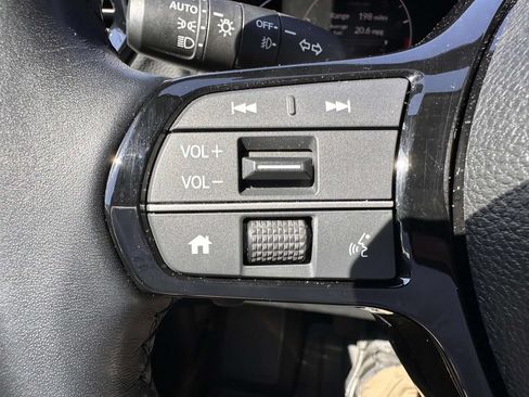 Used 2025 Honda Pilot EX-L image 18