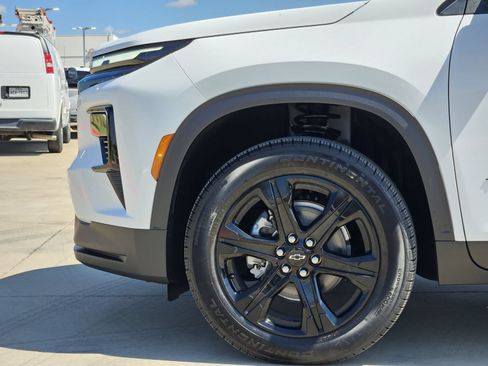 New 2027 Chevrolet Traverse LT w/ Midnight/Sport Edition FWD image 11