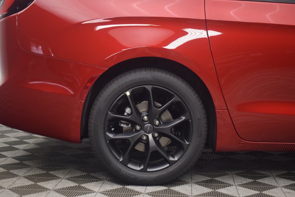 New 2027 Chrysler Pacifica Select FWD image 8