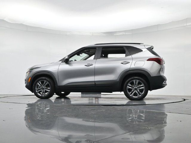 Used 2021 Kia Seltos S AWD/4WD image 38