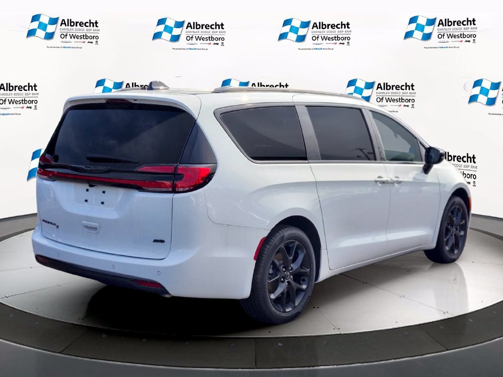 New 2026 Chrysler Pacifica Select w/ S Appearance Package AWD/4WD image 5