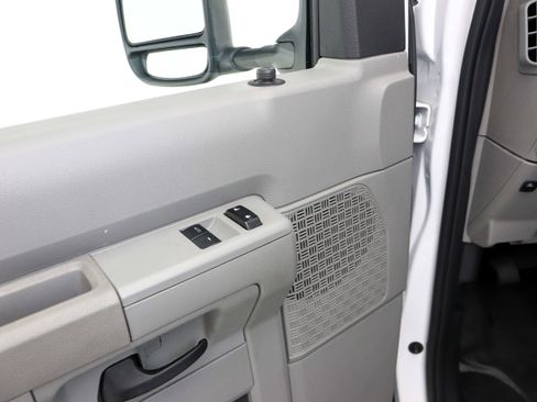 Used 2022 Ford E-350 and Econoline 350 Super Duty w/ Power Windows & Locks Group image 17