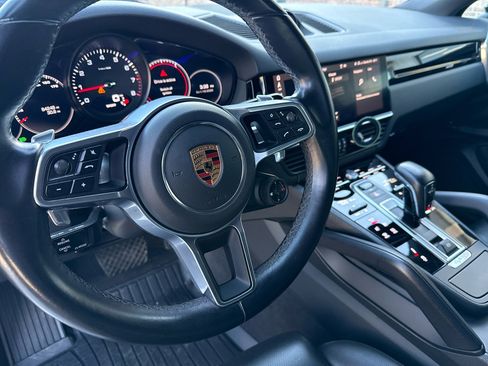 Used 2020 Porsche Cayenne image 28