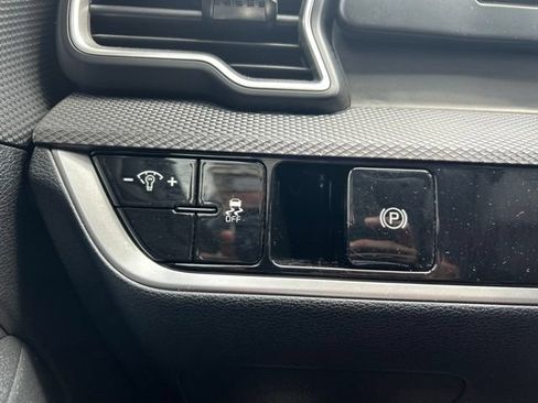 Certified 2024 Kia Sportage LX FWD image 38