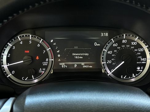 Used 2024 Toyota Highlander XLE FWD image 24