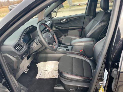 Certified 2023 Ford Escape ST-Line w/ Tech Pack #1 image 6