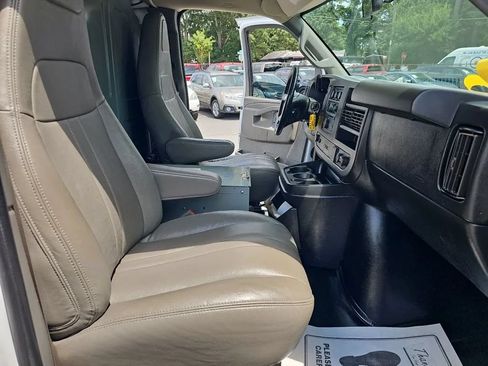 Used 2017 Chevrolet Express 3500 Extended RWD image 16