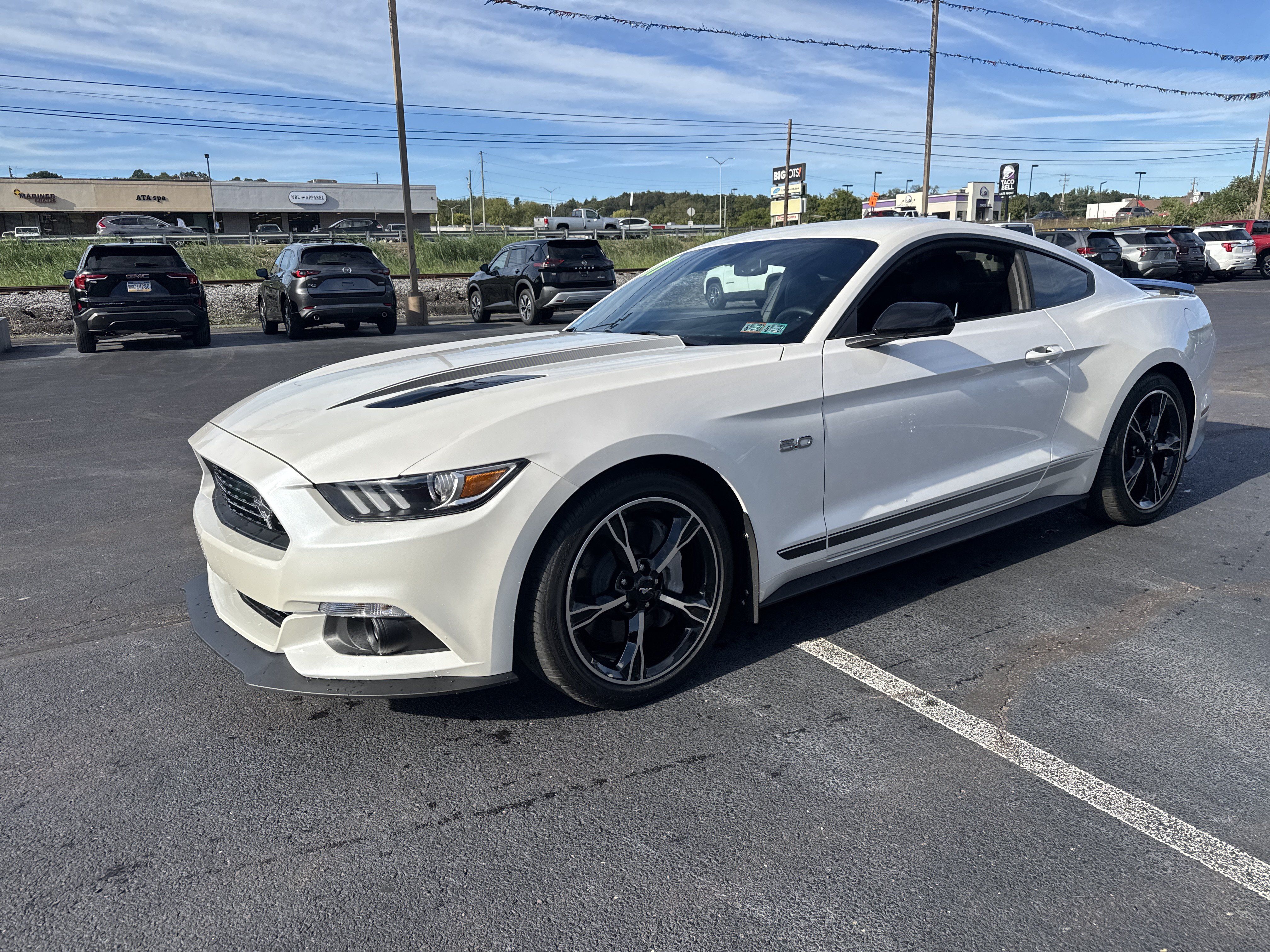 Used 2017 Ford Mustang GT Premium w/ Equipment Group 401A RWD image 8