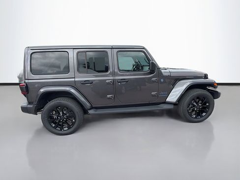Used 2025 Jeep Wrangler Sahara image 2