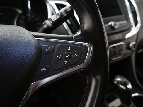 Used 2019 Chevrolet Equinox LT w/ Driver Convenience Package image 23