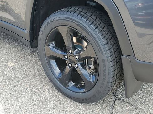 Used 2023 Jeep Grand Cherokee Altitude AWD/4WD image 39