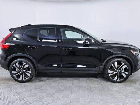 Certified 2025 Volvo XC40 B5 Plus image 28