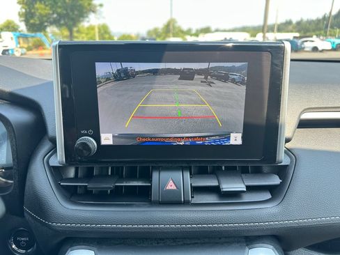 Used 2023 Toyota RAV4 XLE AWD/4WD image 16