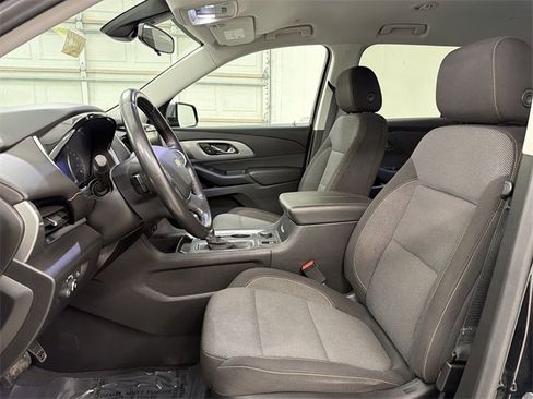 Used 2020 Chevrolet Traverse LT image 23