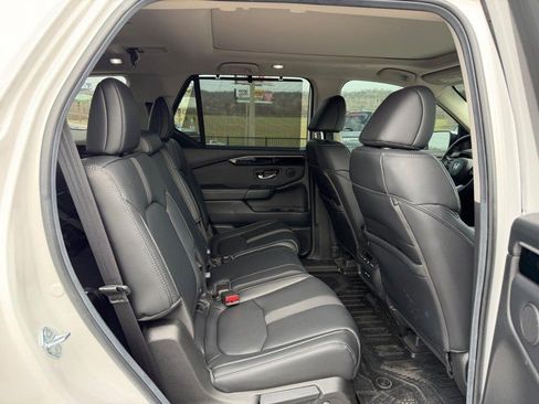 Used 2025 Honda Pilot Touring image 10