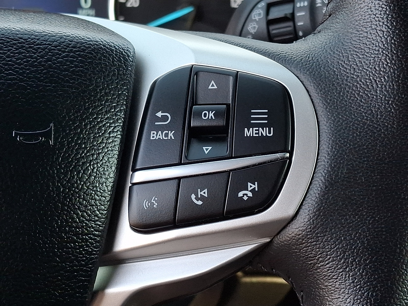 Used 2024 Ford Explorer XLT AWD/4WD image 22