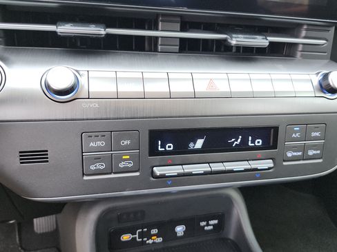 Certified 2025 Hyundai Kona SEL FWD image 25