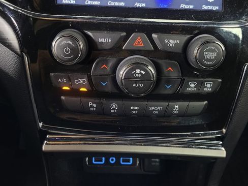 Used 2022 Jeep Grand Cherokee Laredo X image 28