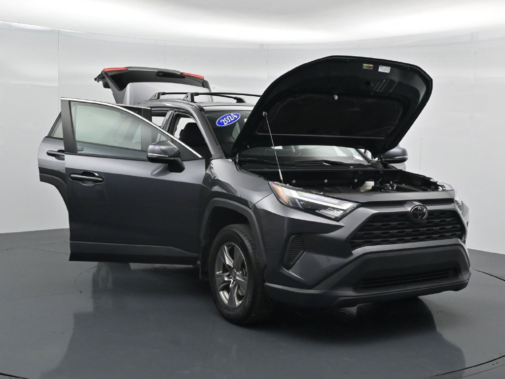 Used 2024 Toyota RAV4 XLE FWD image 44