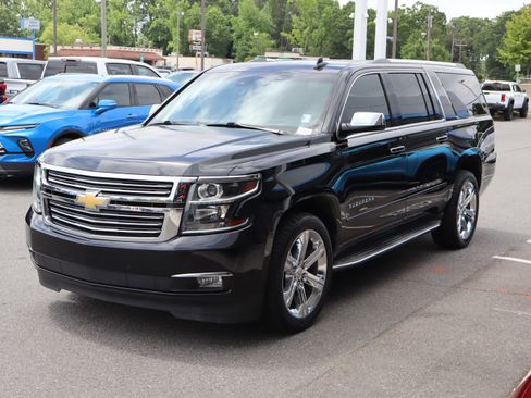 Used 2016 Chevrolet Suburban LTZ RWD image 5