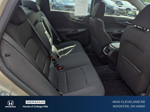 Used 2016 Chevrolet Malibu LT FWD image 10