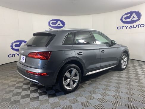 Used 2018 Audi Q5 Premium w/ Convenience Package image 3