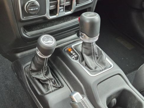 Used 2023 Jeep Wrangler Unlimited Sahara w/ Cold Weather Group AWD/4WD image 15