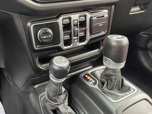 Used 2024 Jeep Wrangler Unlimited Sahara image 29