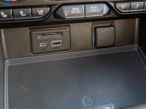 Used 2021 GMC Yukon SLT w/ SLT Premium Package image 36