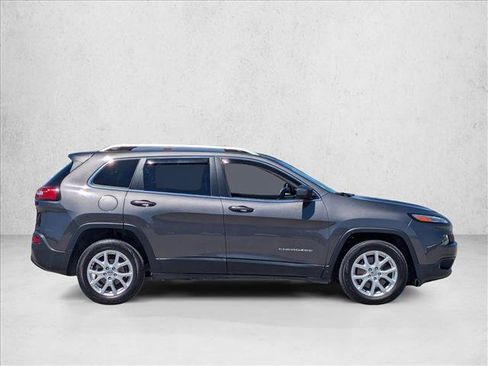 Used 2018 Jeep Cherokee Latitude Plus FWD image 4
